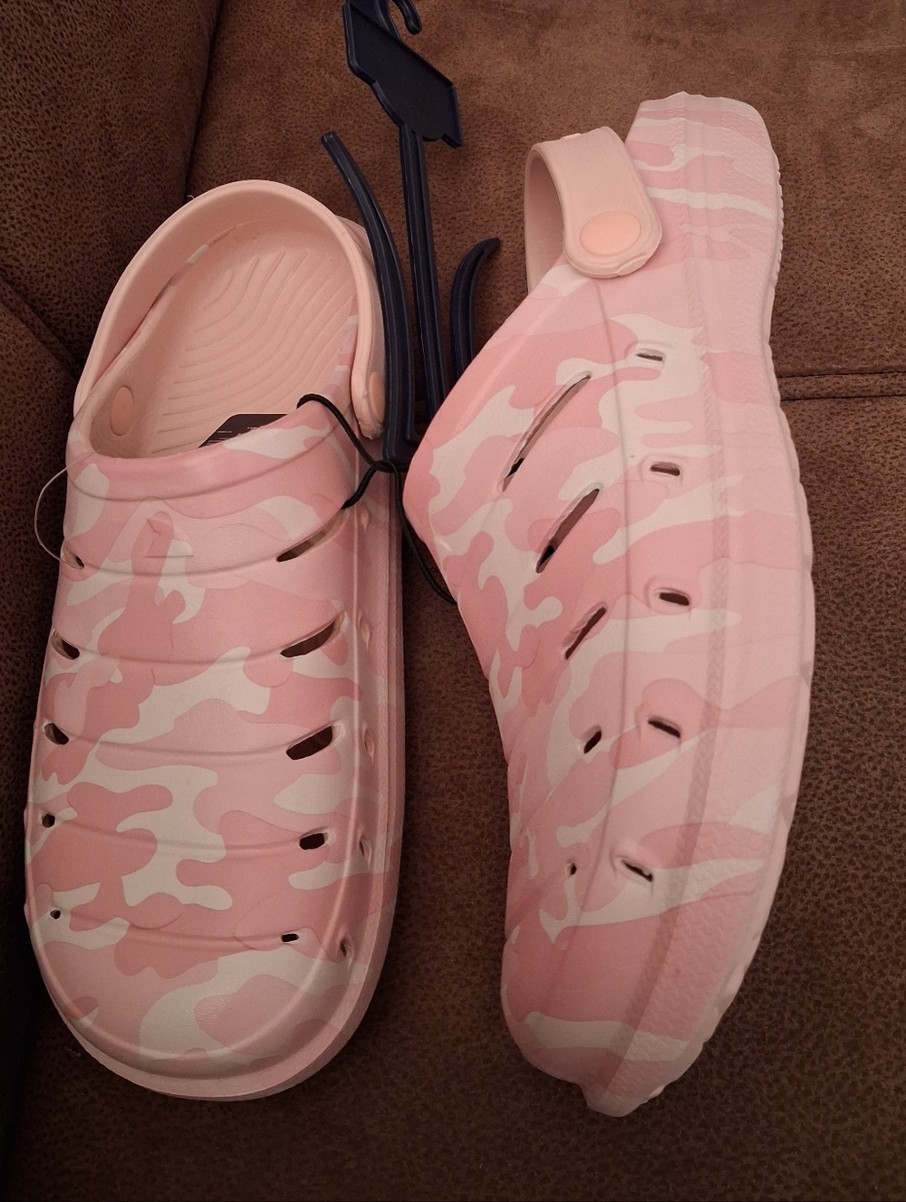 Rugged Shark Pink Camo Slip-On Water Shoes Clogs Size 9